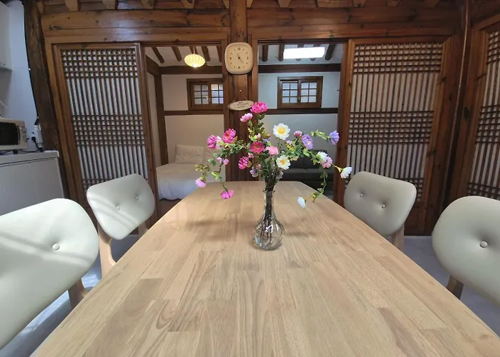 Апартаменты Hanok Entire House, Bukchon Hanok Village