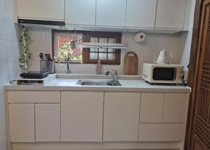 Апартаменты Hanok Entire House, Bukchon Hanok Village Сеул