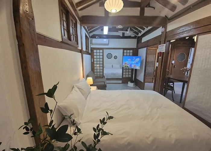 Hanok Entire House, Bukchon Hanok Village Сеул