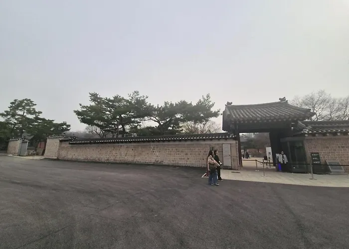 Hanok Entire House, Bukchon Hanok Village * Сеул