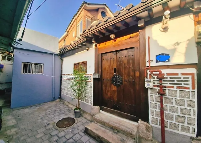 Hanok Entire House, Bukchon Hanok Village Сеул