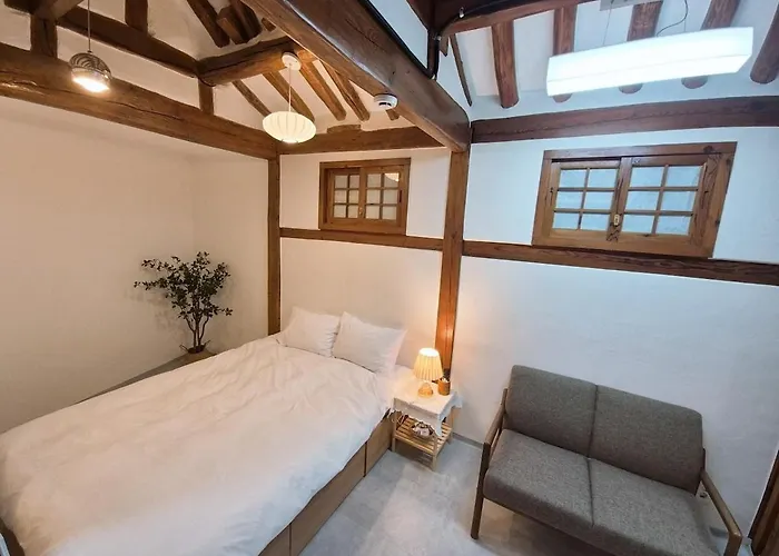Hanok Entire House, Bukchon Hanok Village * Сеул