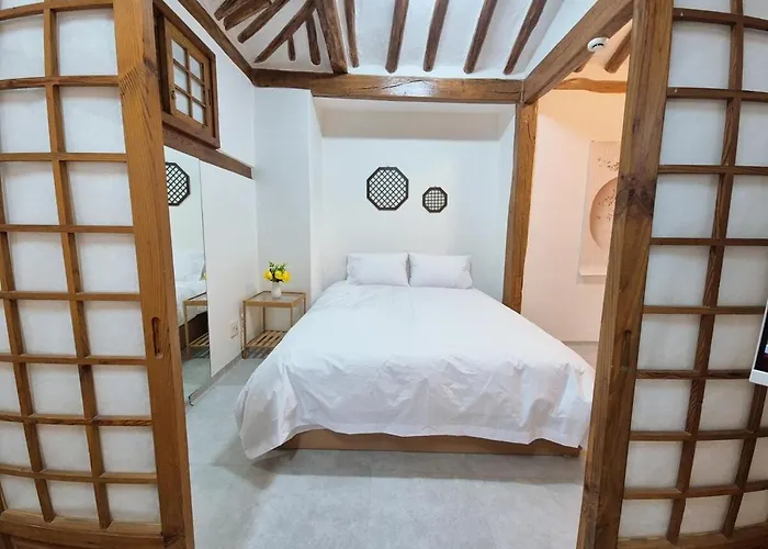 Апартаменты Hanok Entire House, Bukchon Hanok Village Сеул